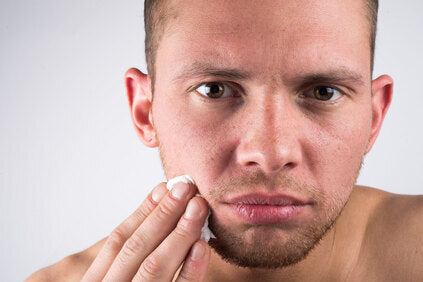 Revitaliser la Peau Terne chez les Hommes : Solutions pour un Teint Éclatant