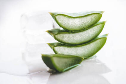 Titre : "Le pouvoir purifiant de la nature : Découverte du gel nettoyant à l'huile de coco bio et à l'aloe vera d'Accès Cosmétiques"